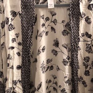 Maurices Other - Maurice’s kimono. Like new. Maurices Other - Maurice’s kimono. Like new.